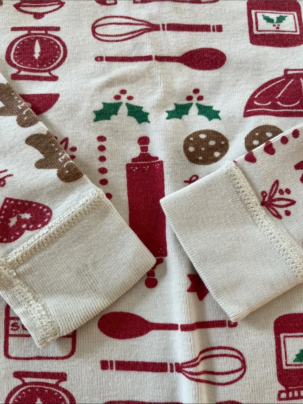 Hanna Andersson baking holiday pajamas 4T